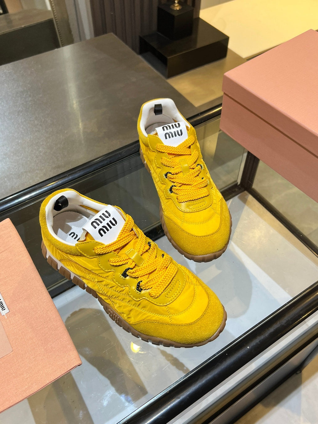 M-Sneakers