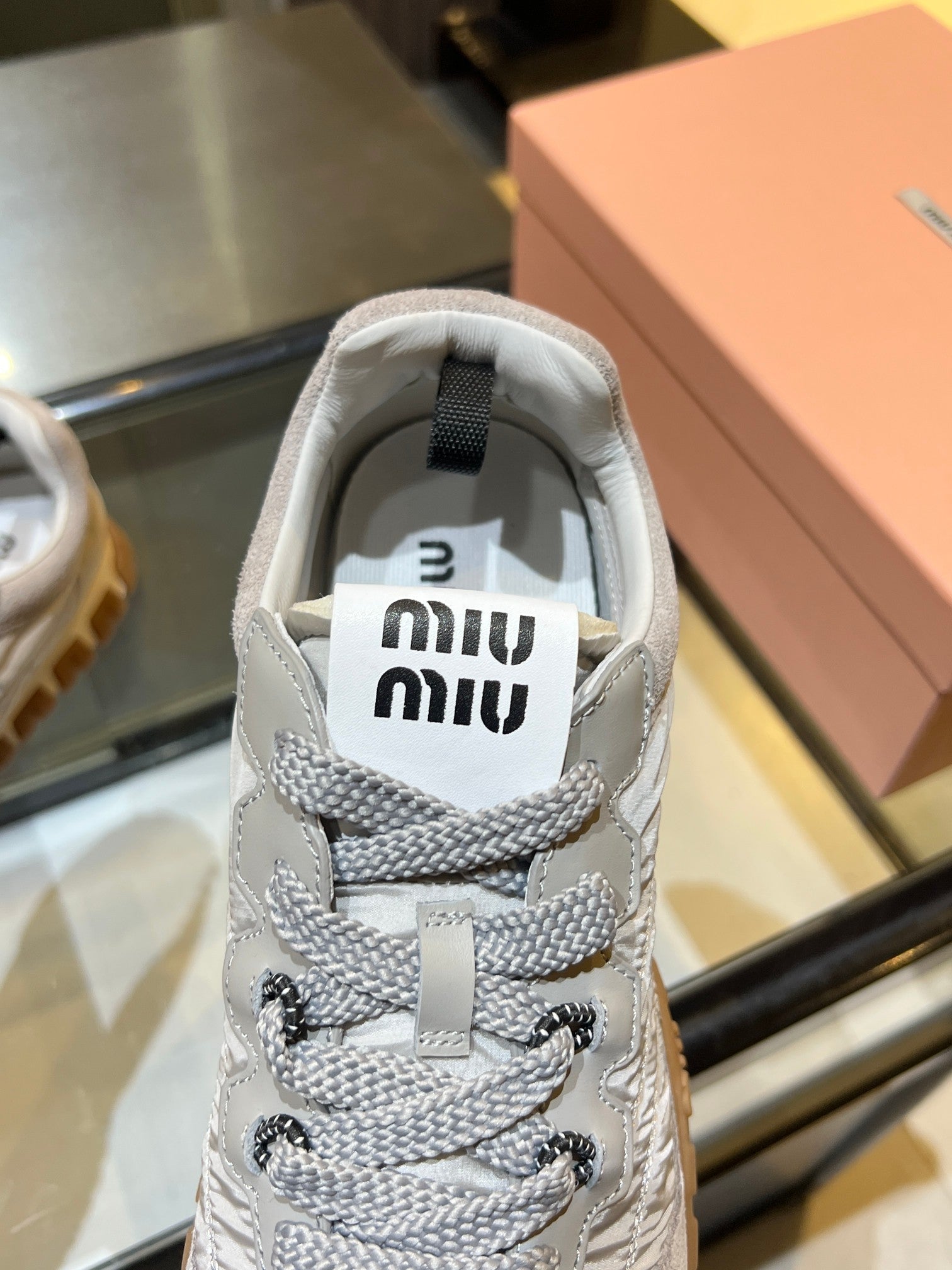 M-Sneakers