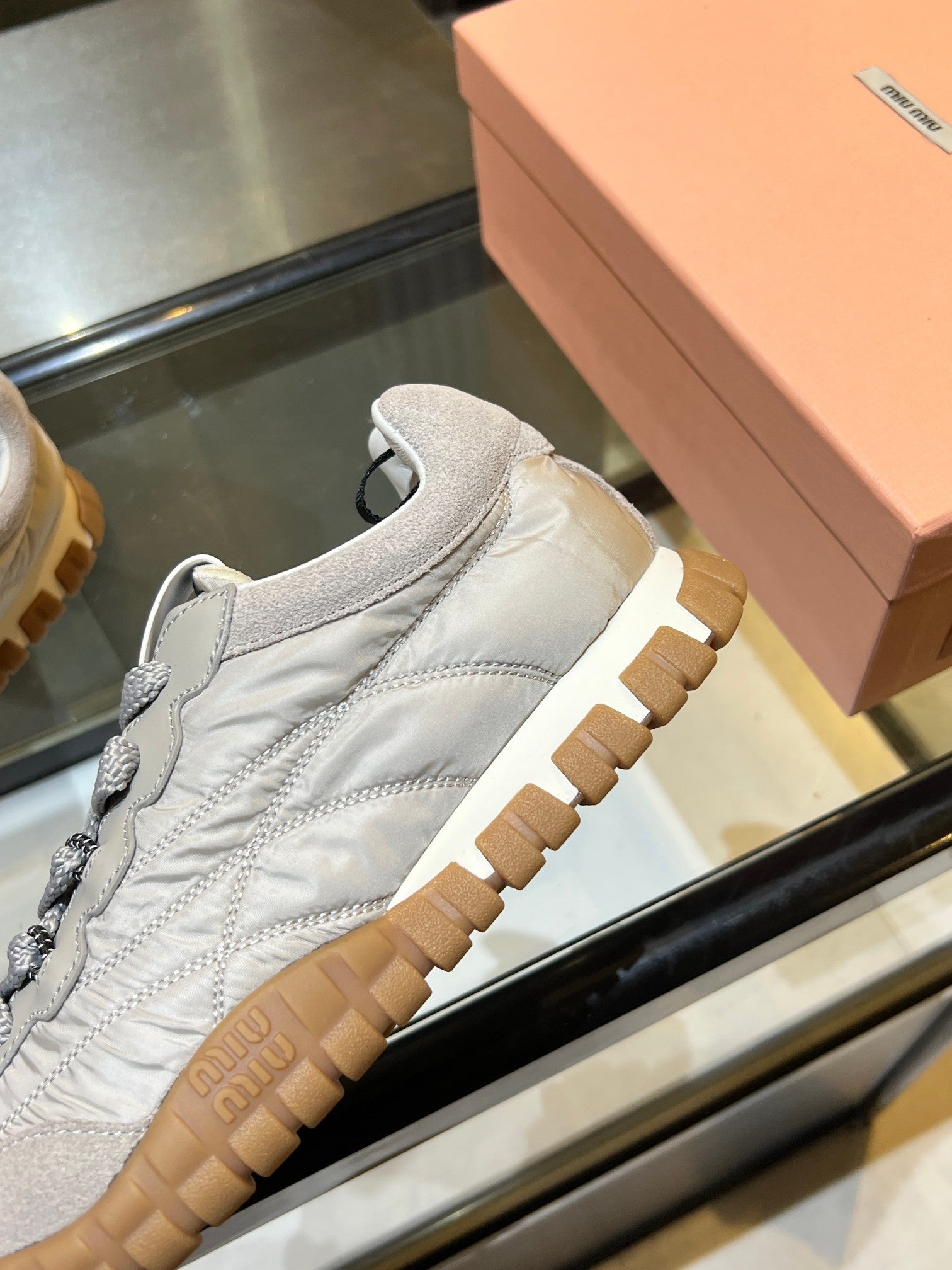 M-Sneakers