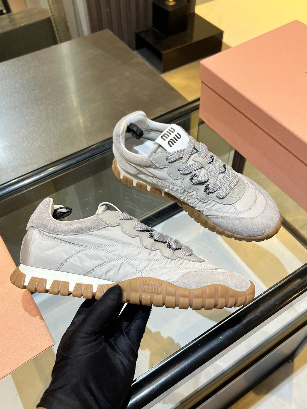 M-Sneakers