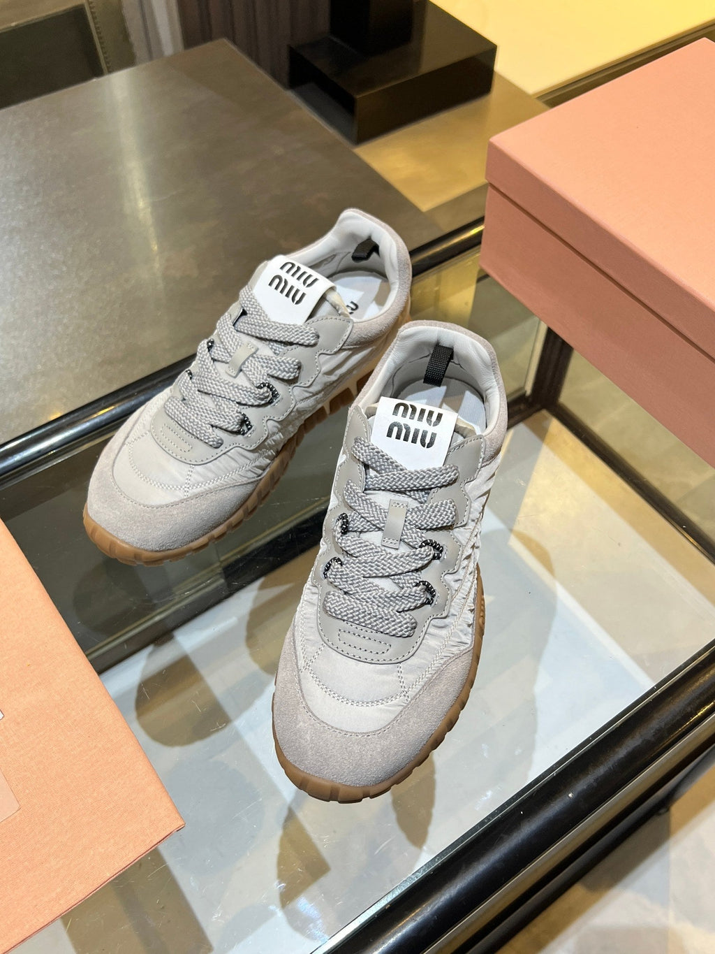M-Sneakers