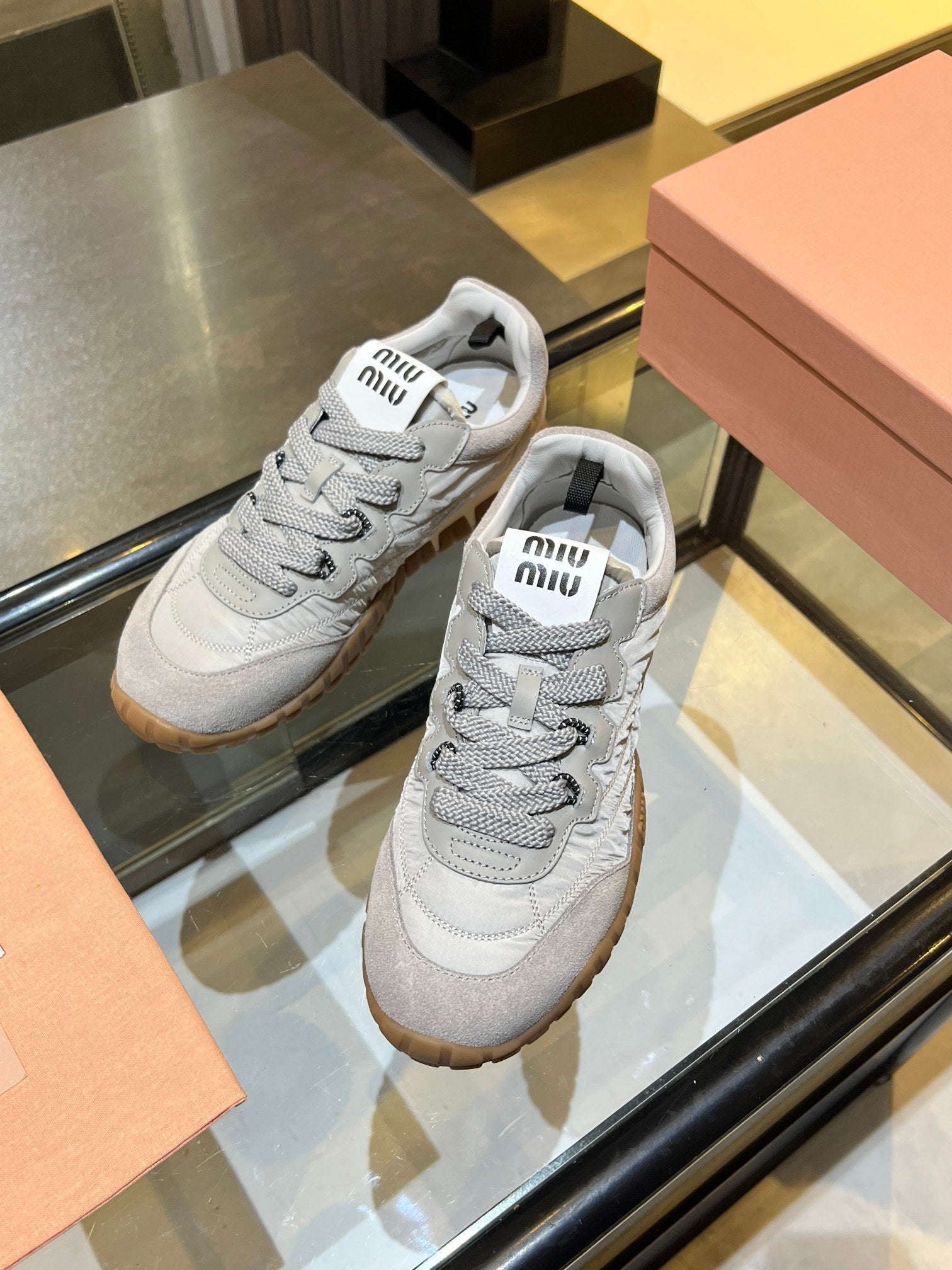 M-Sneakers