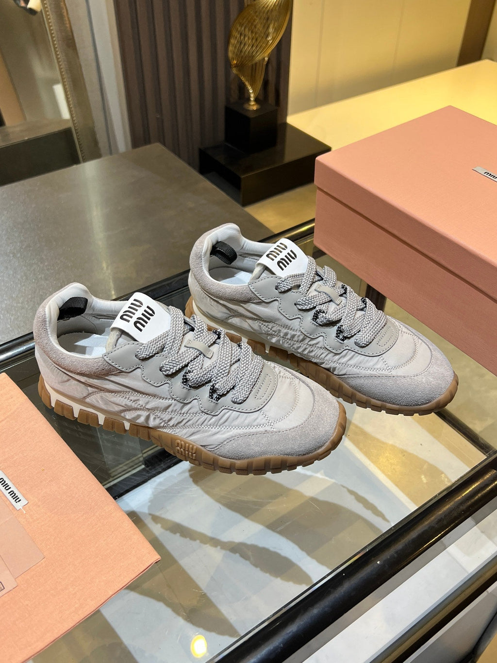 M-Sneakers