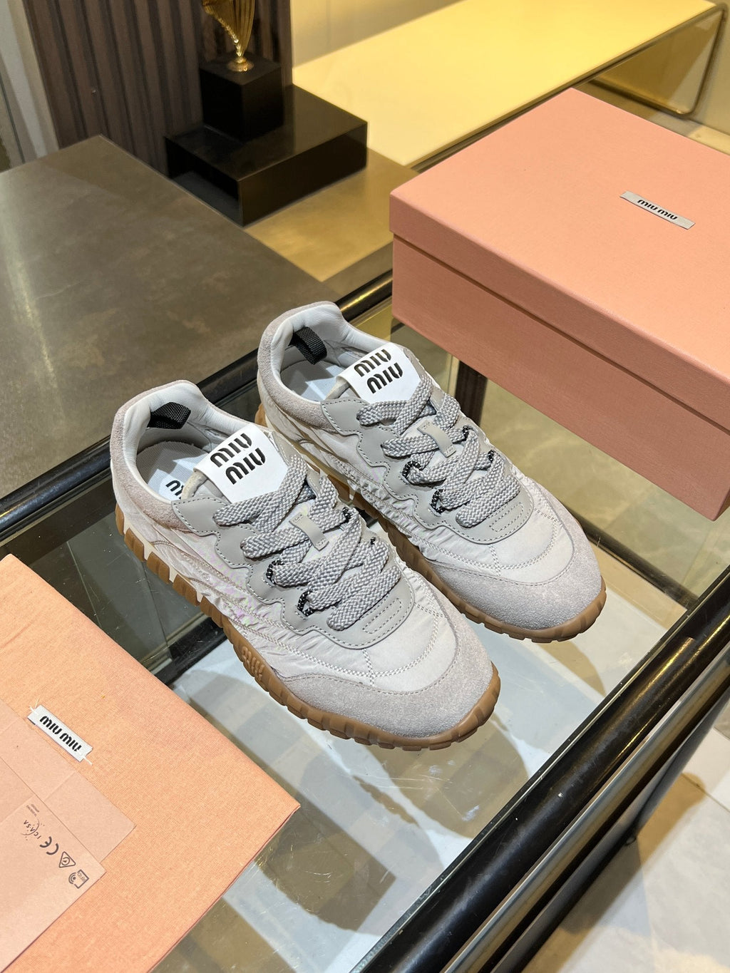 M-Sneakers