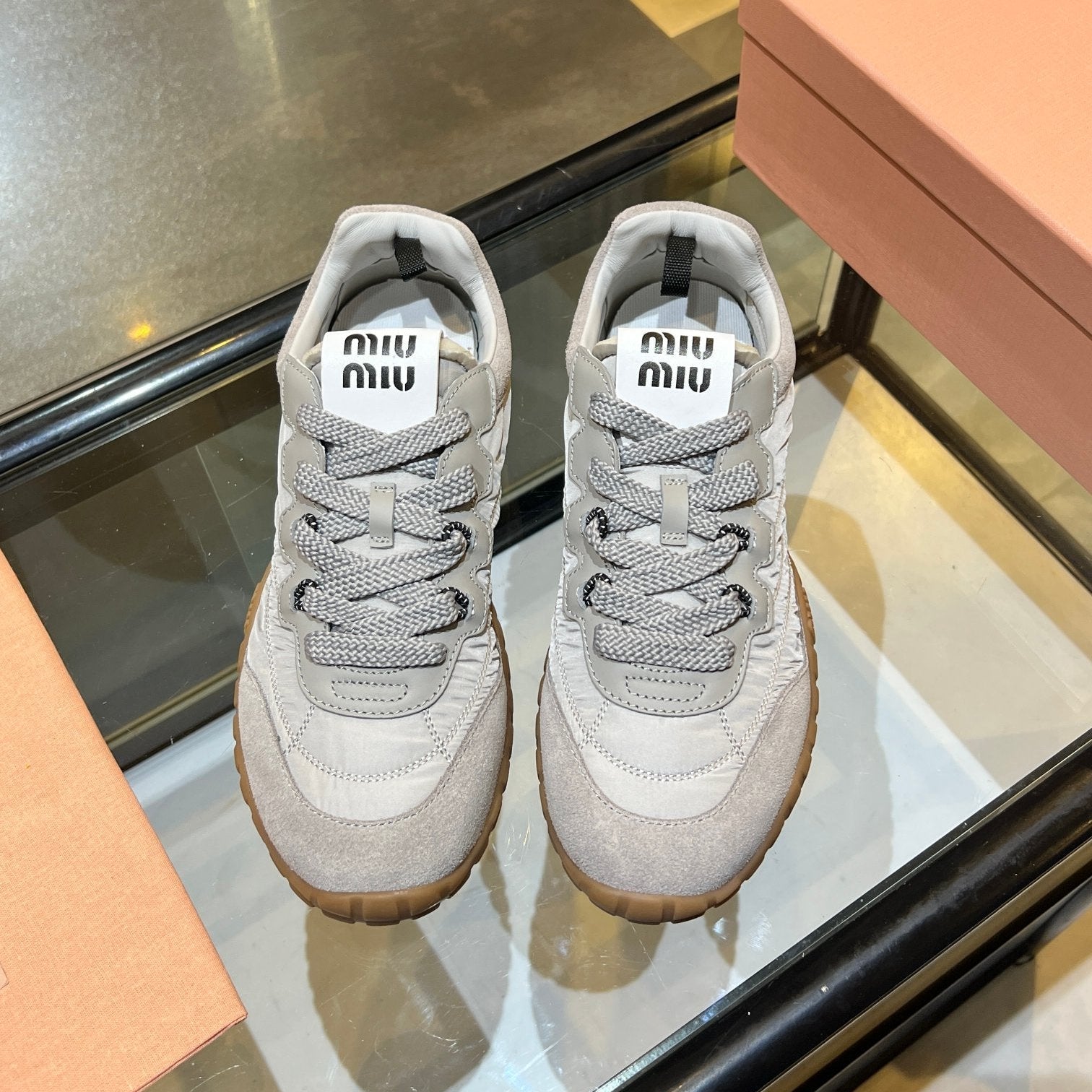M-Sneakers