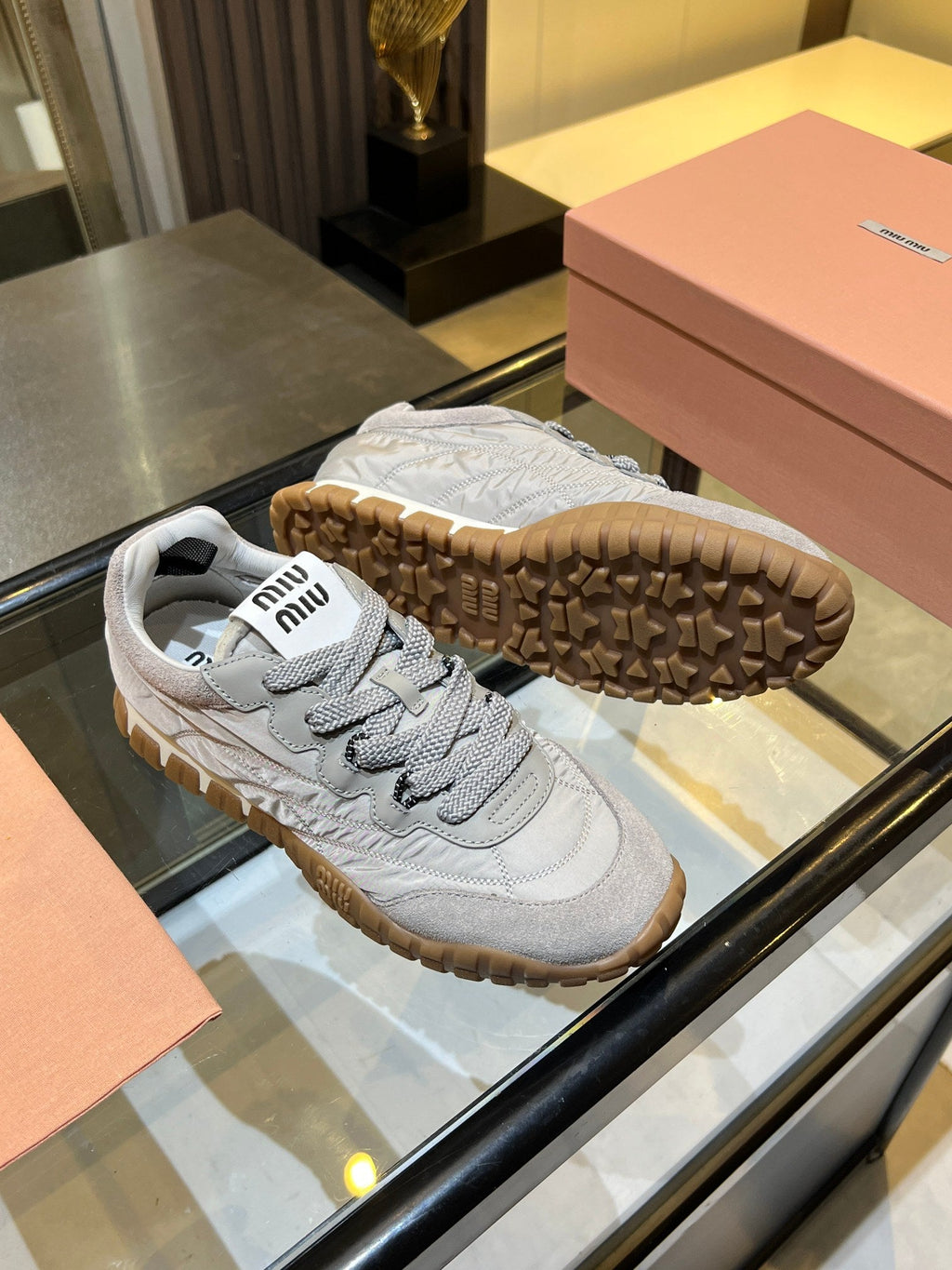 M-Sneakers
