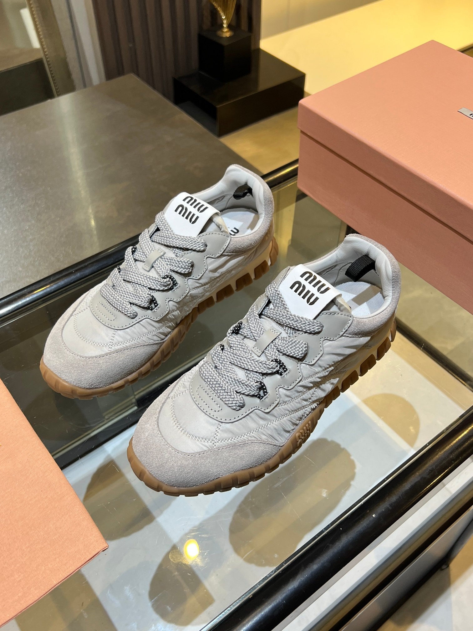 M-Sneakers