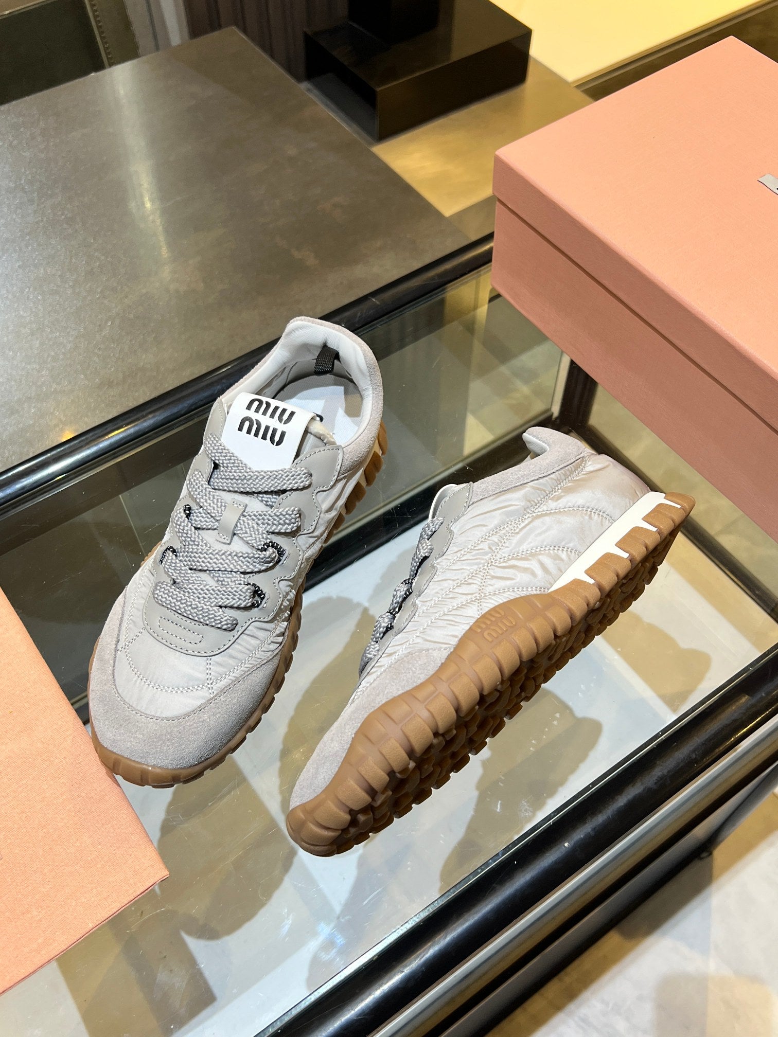 M-Sneakers