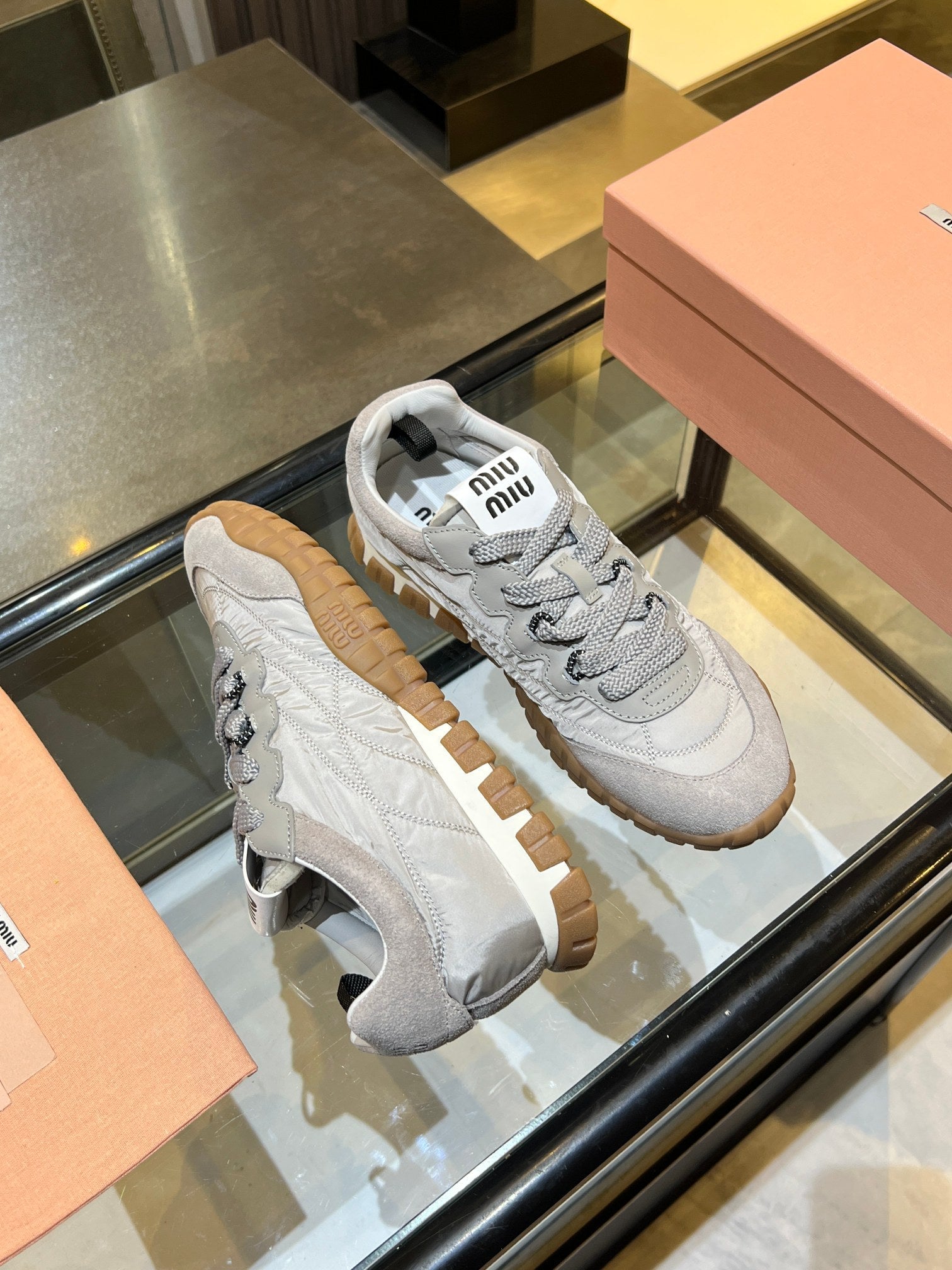 M-Sneakers