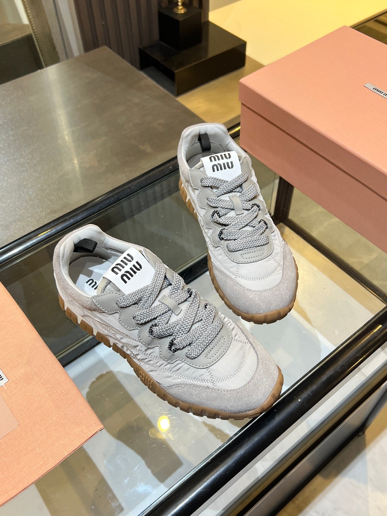 M-Sneakers