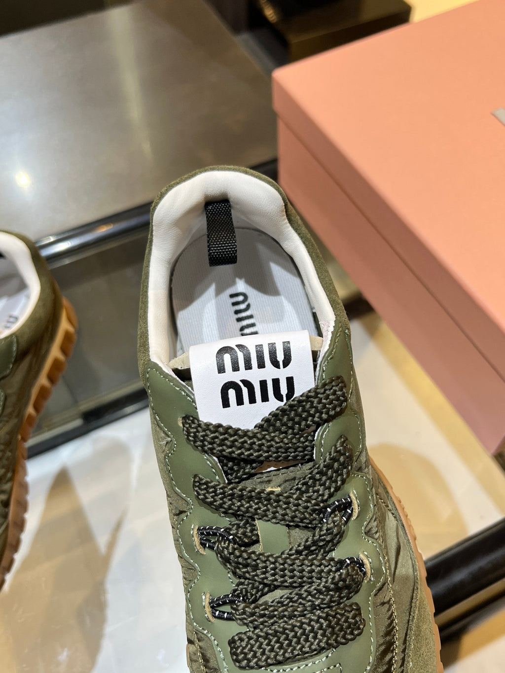 M-Sneakers