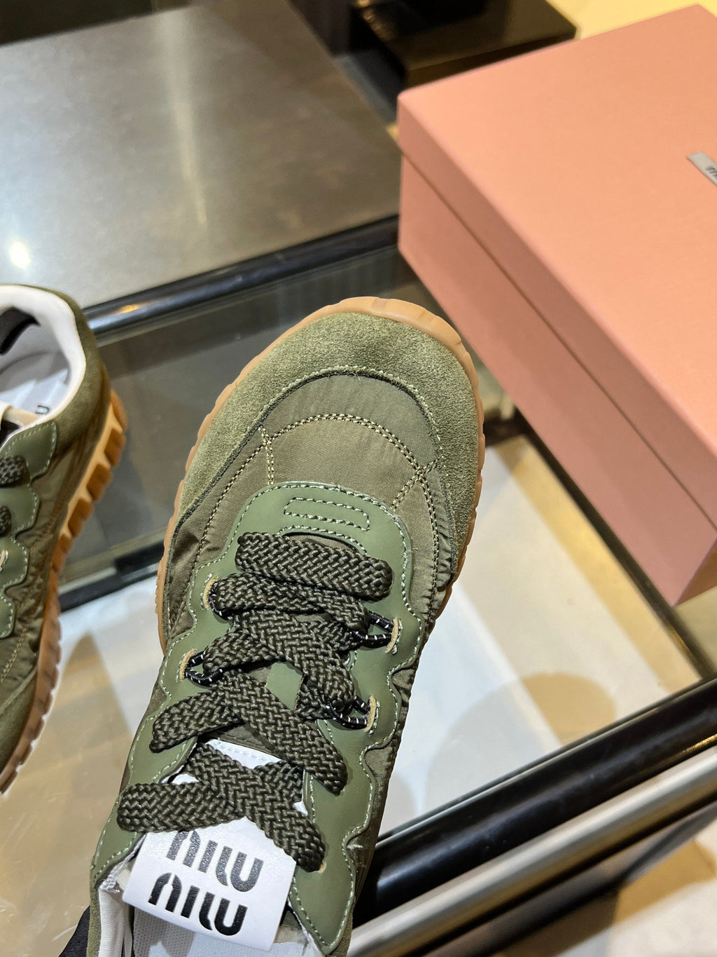 M-Sneakers