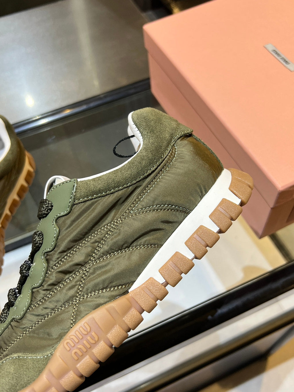 M-Sneakers
