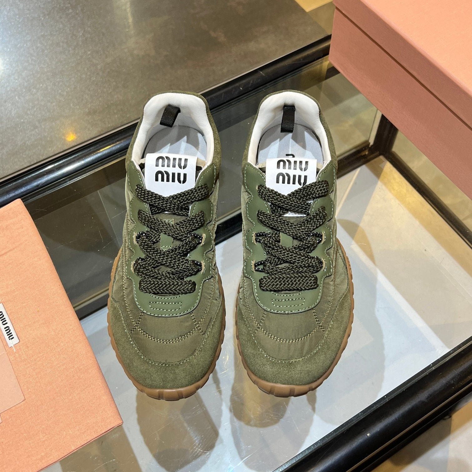 M-Sneakers