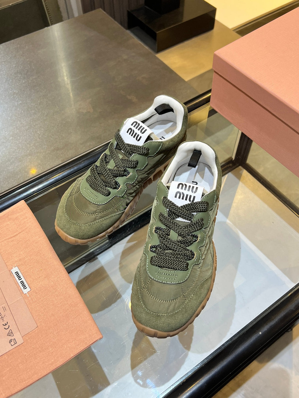M-Sneakers