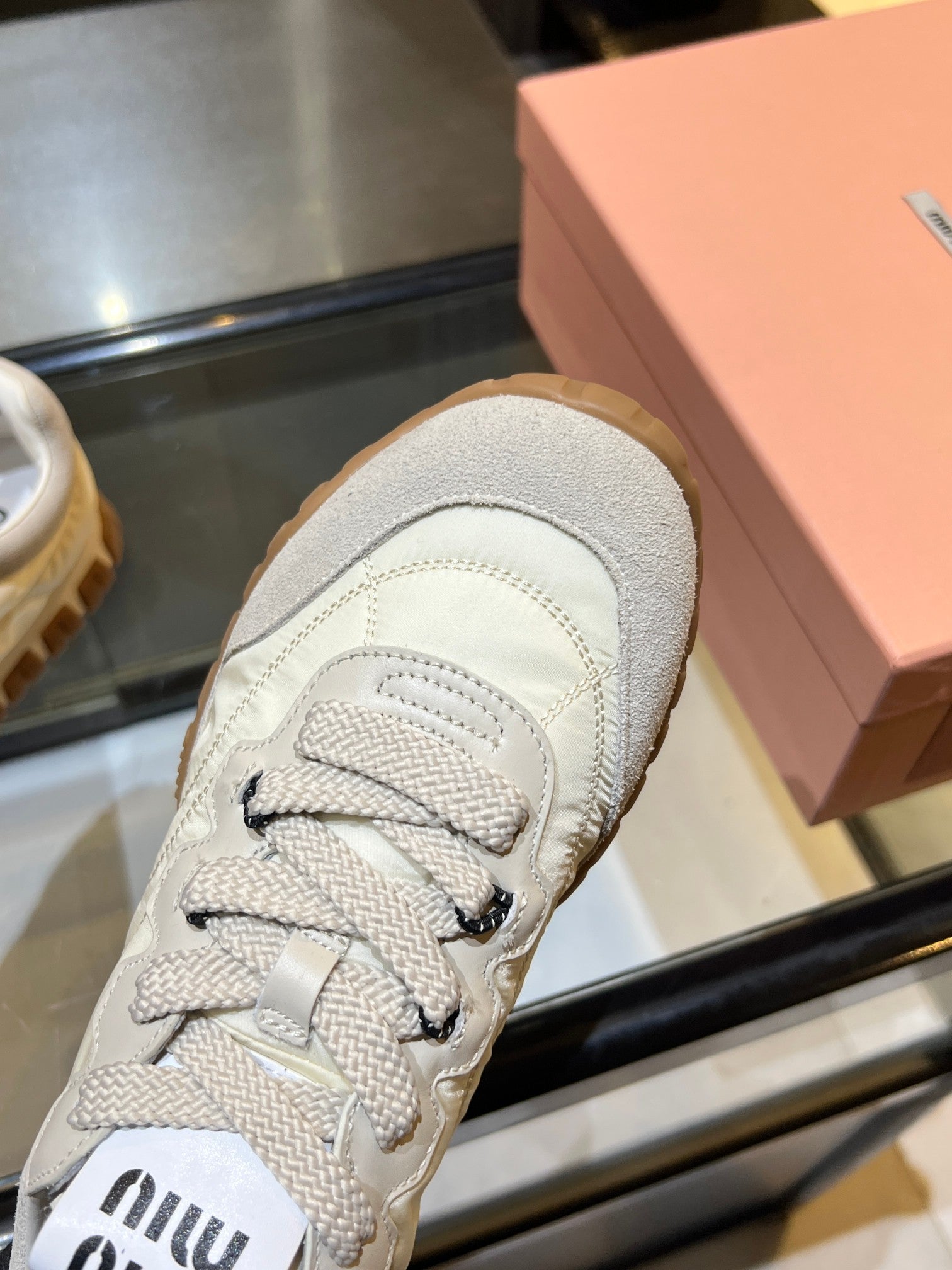 M-Sneakers