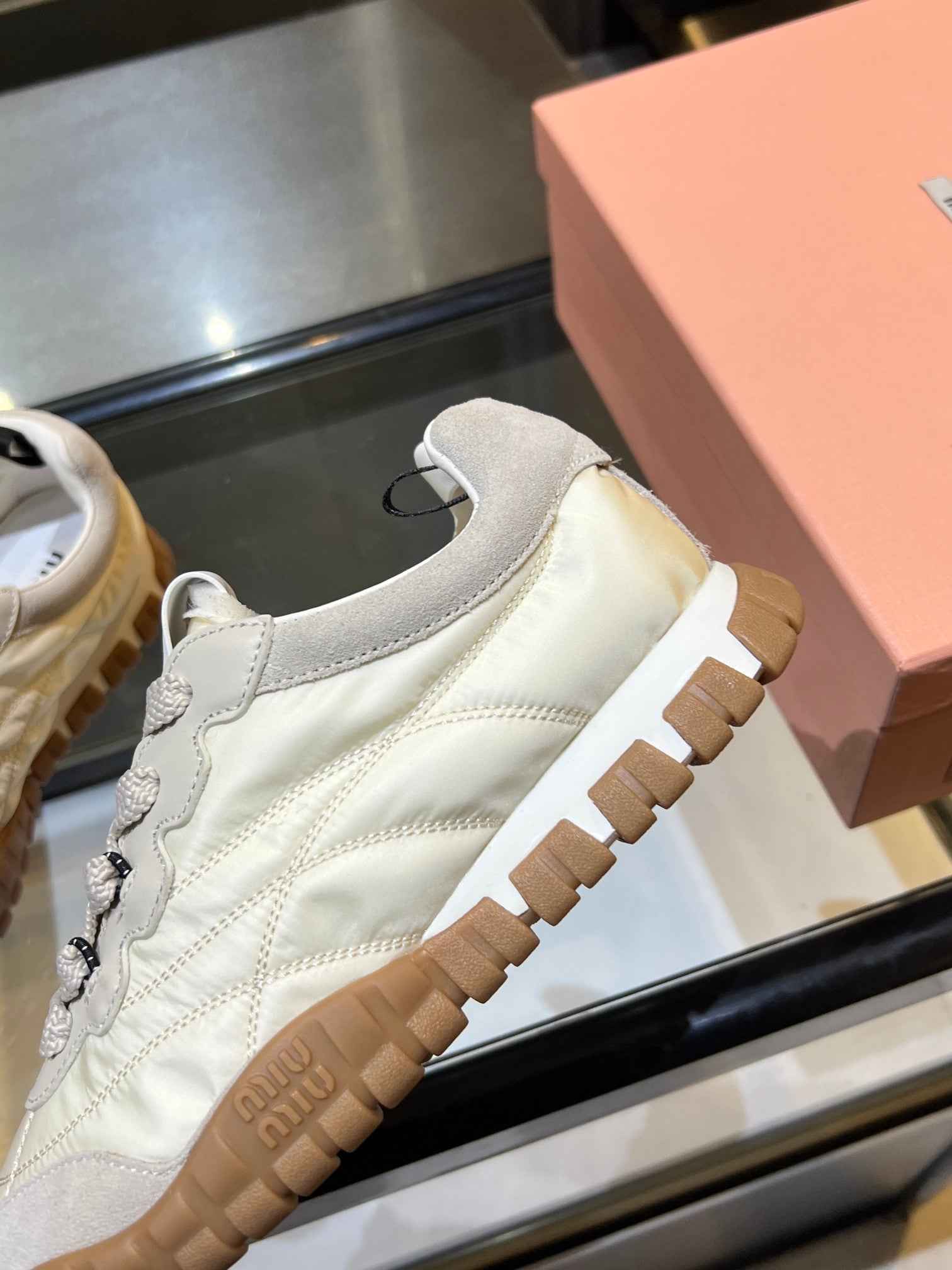 M-Sneakers