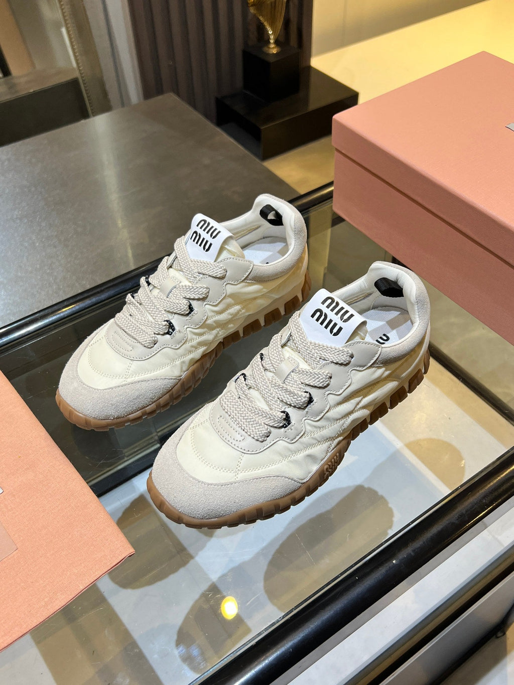 M-Sneakers
