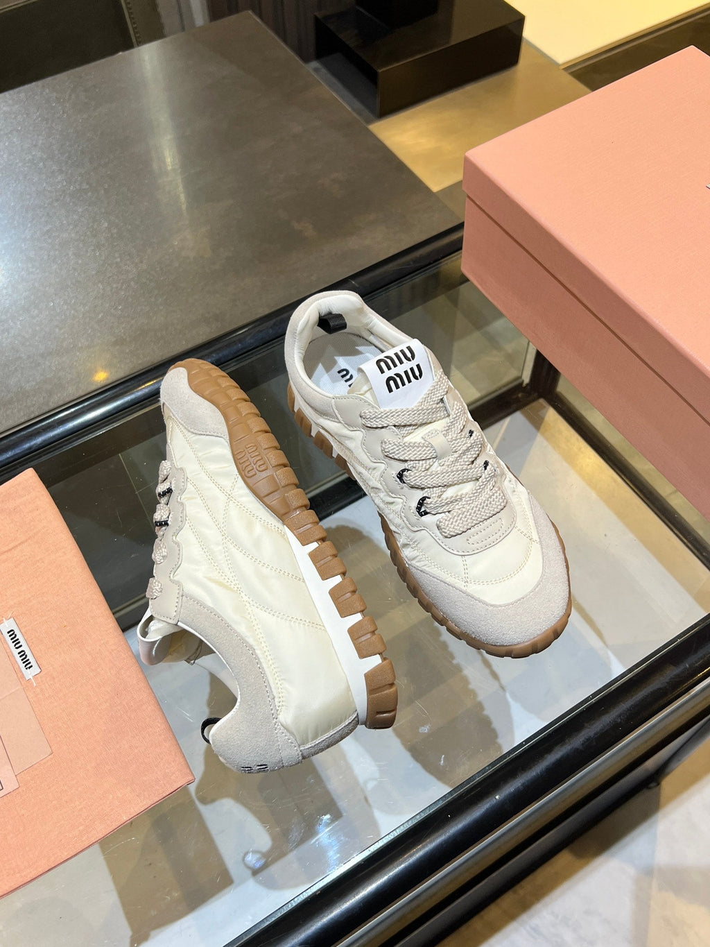 M-Sneakers