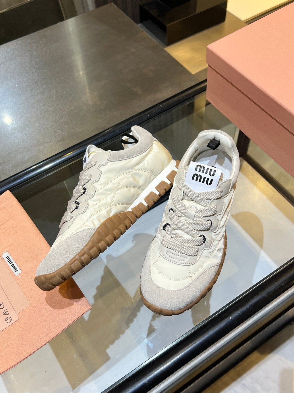 M-Sneakers