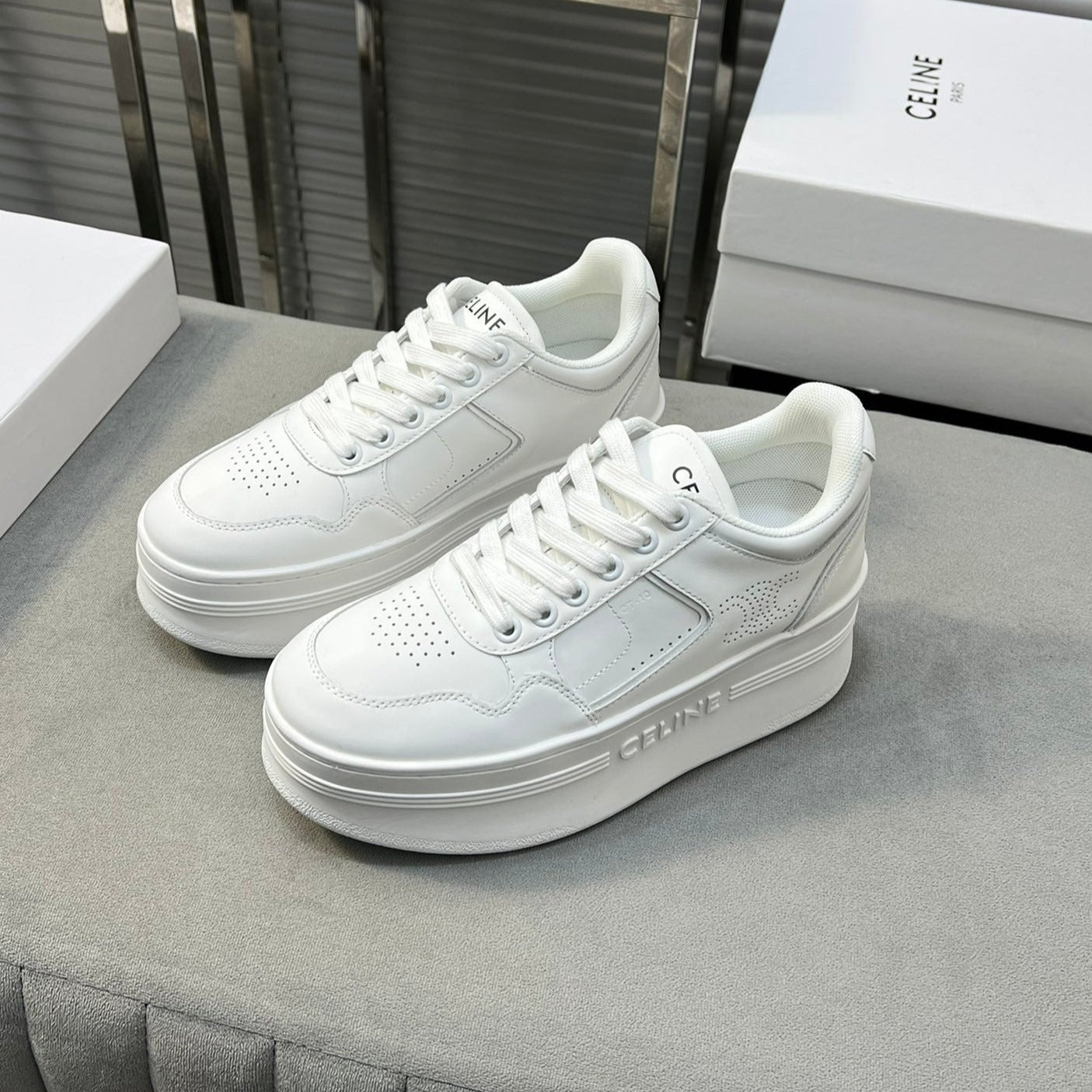 S-Sneakers