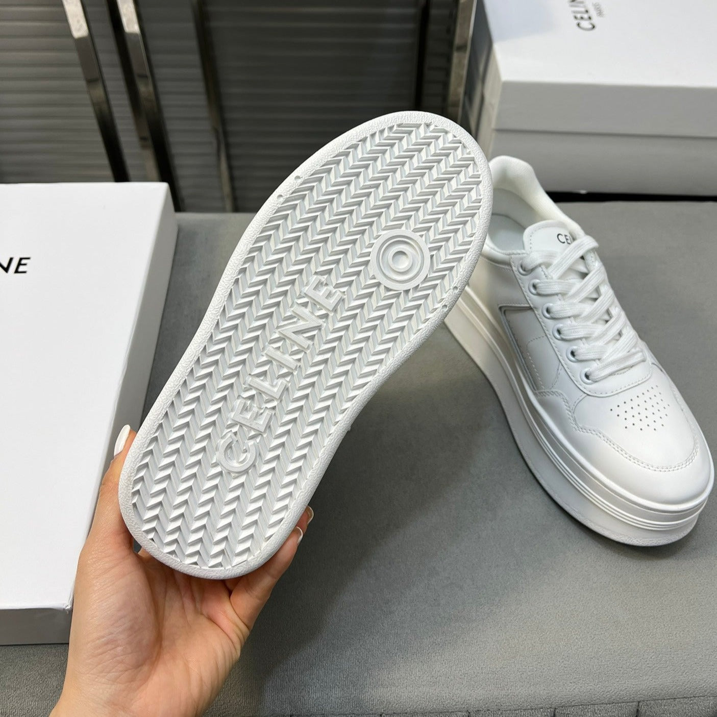 S-Sneakers