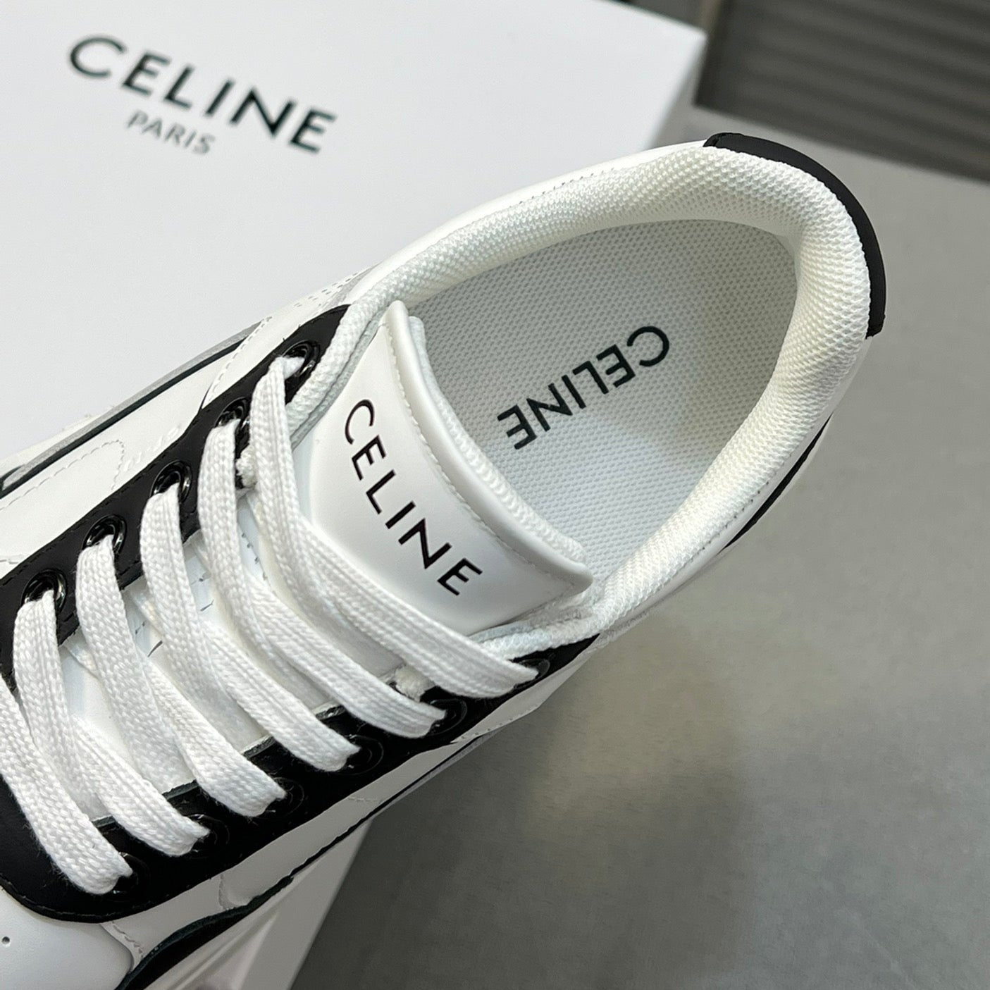 S-Sneakers