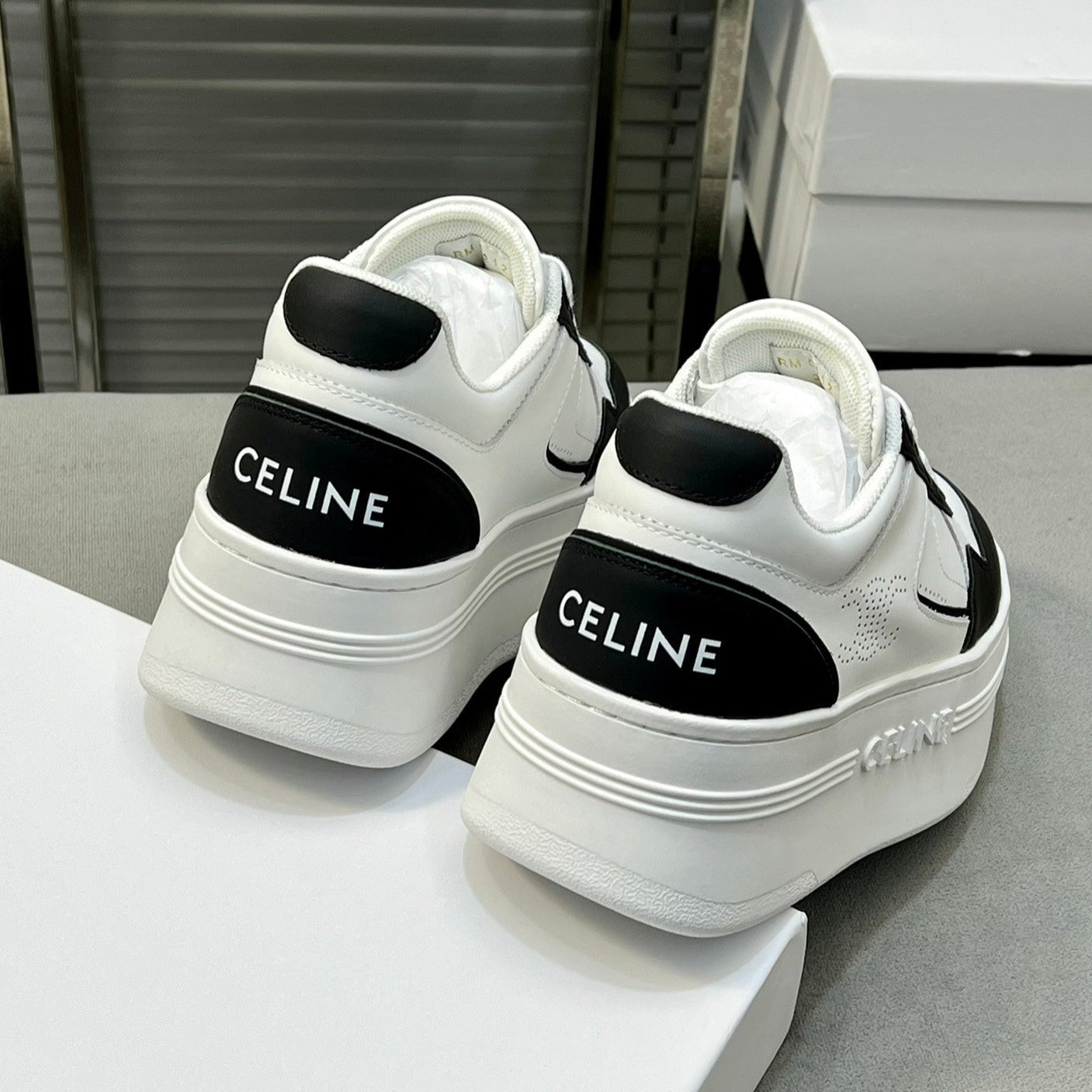 S-Sneakers