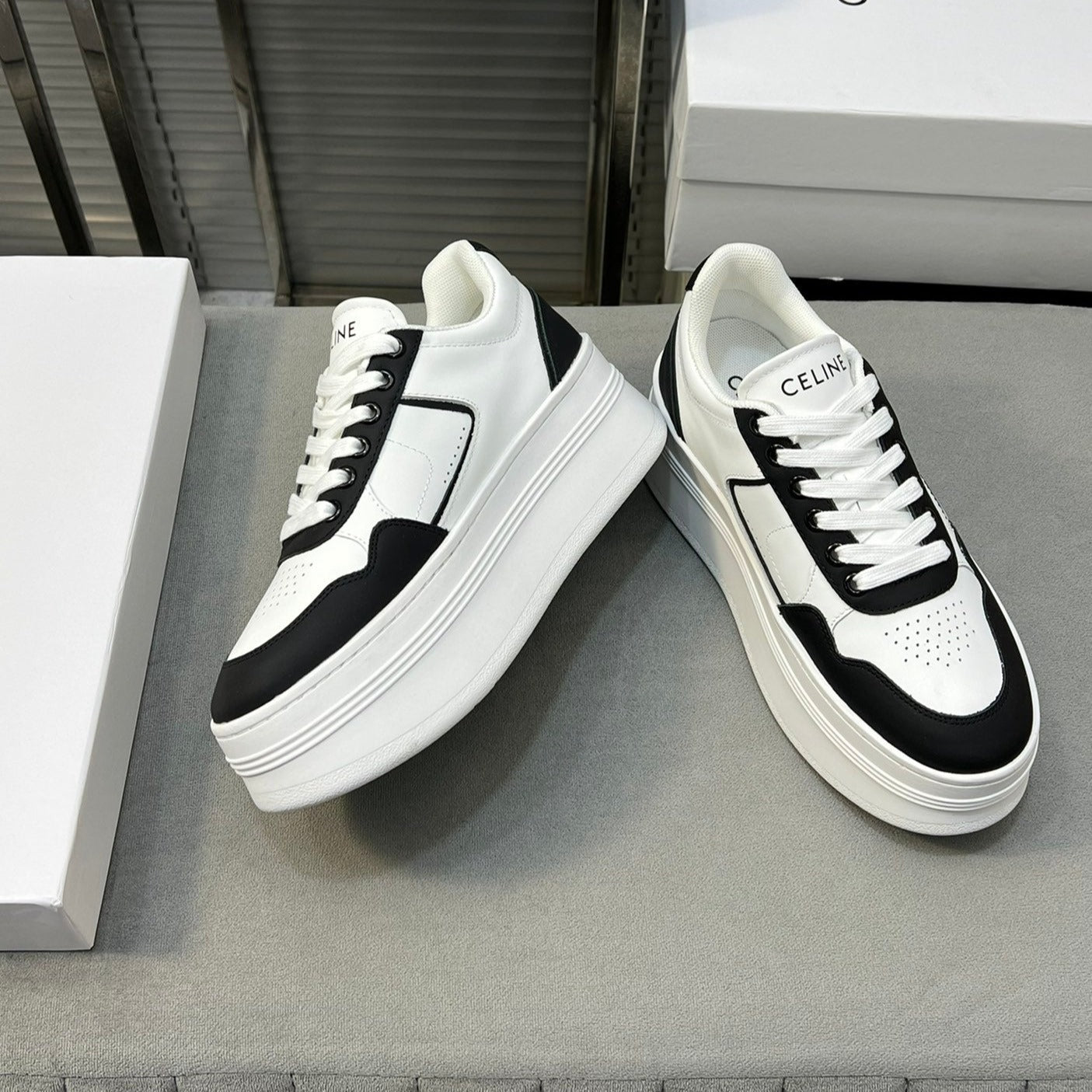 S-Sneakers