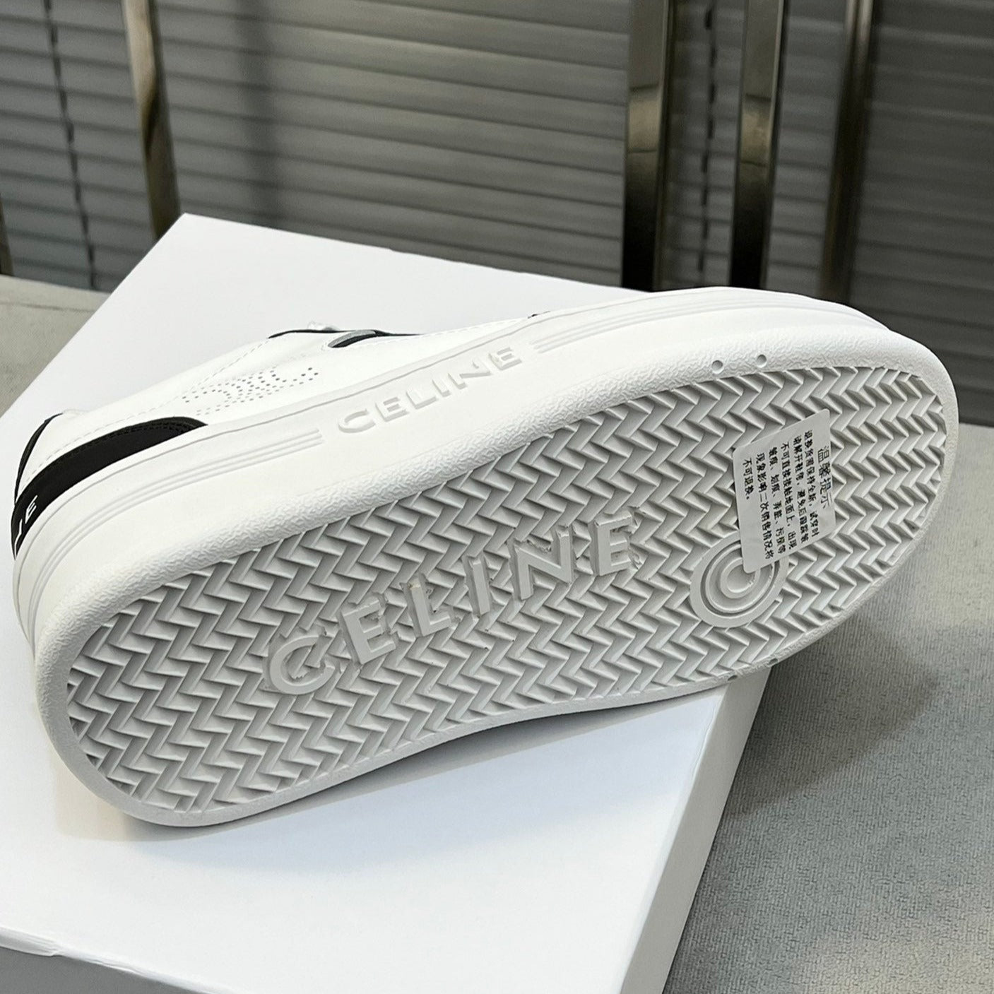 S-Sneakers