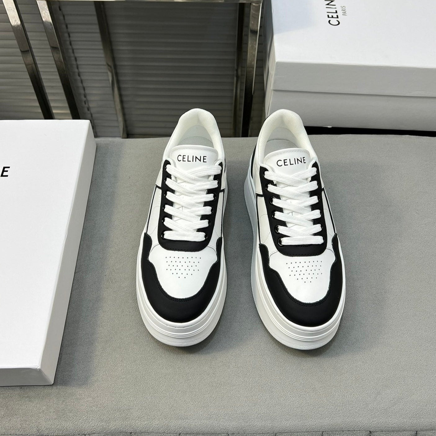 S-Sneakers