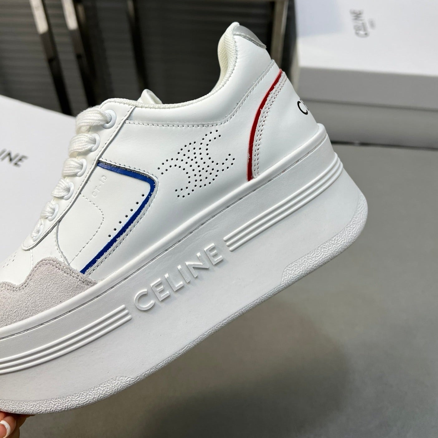 S-Sneakers