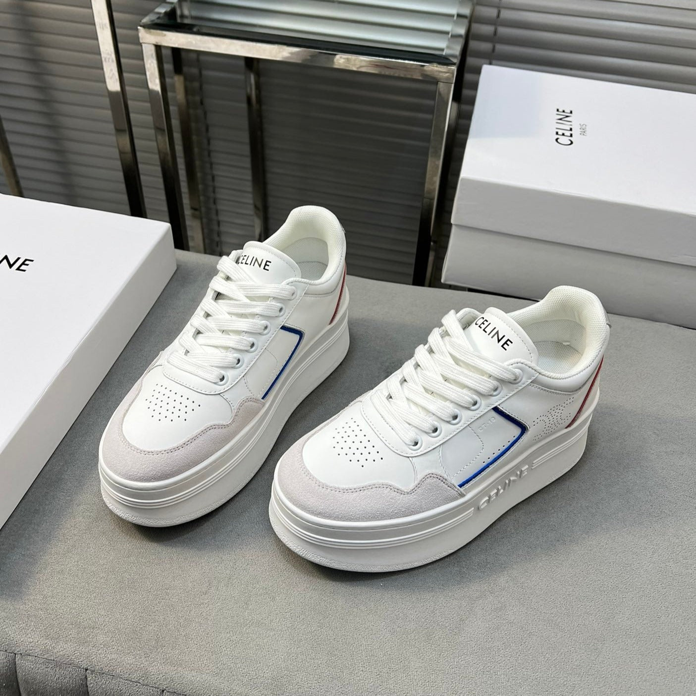 S-Sneakers