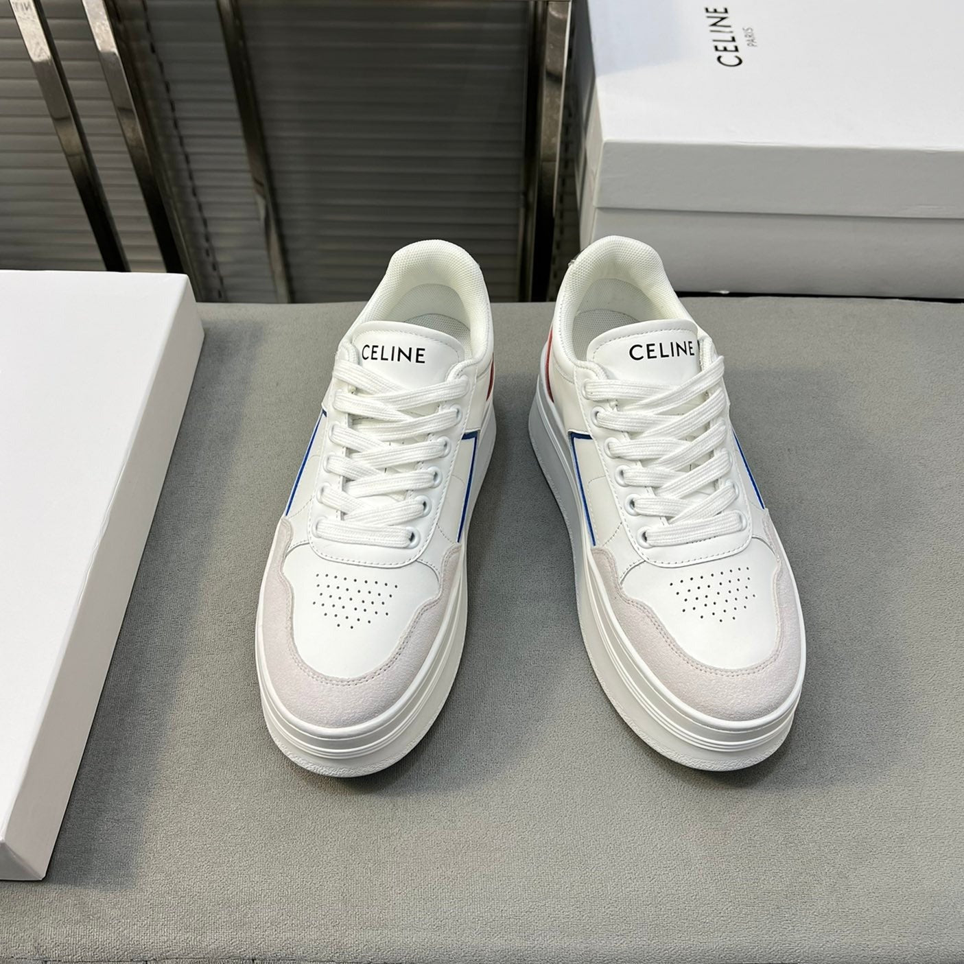 S-Sneakers