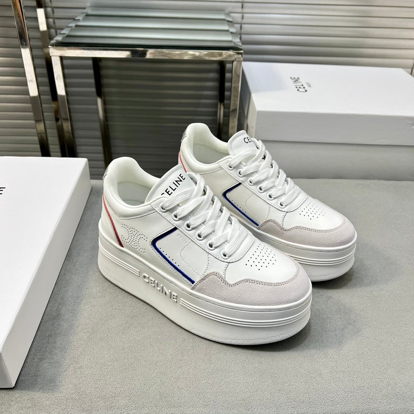 S-Sneakers