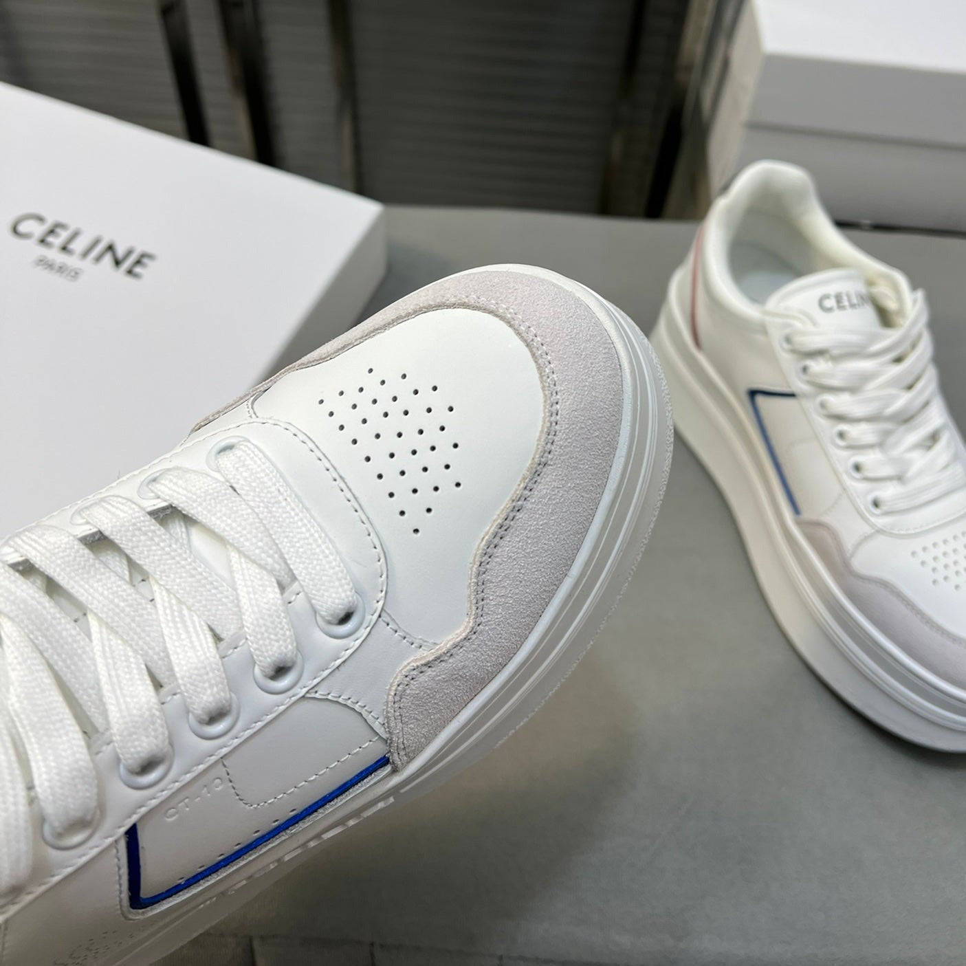 S-Sneakers