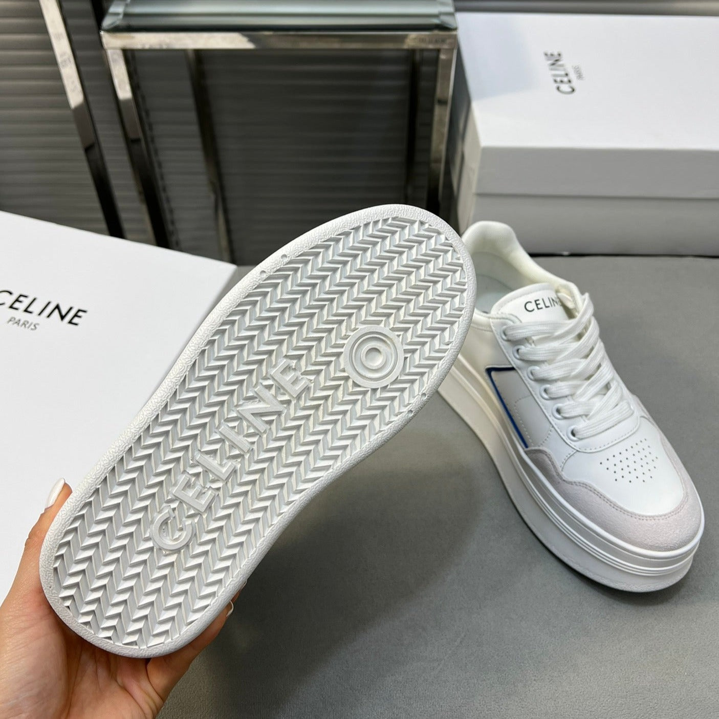 S-Sneakers