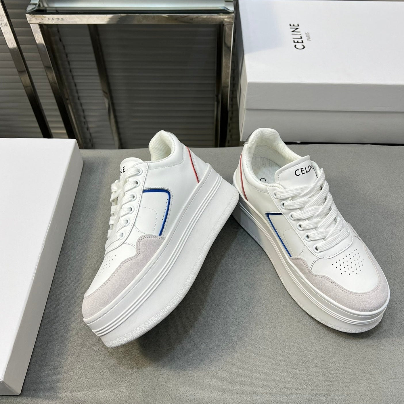 S-Sneakers