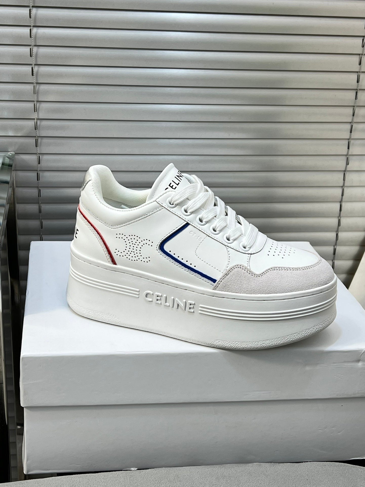 S-Sneakers