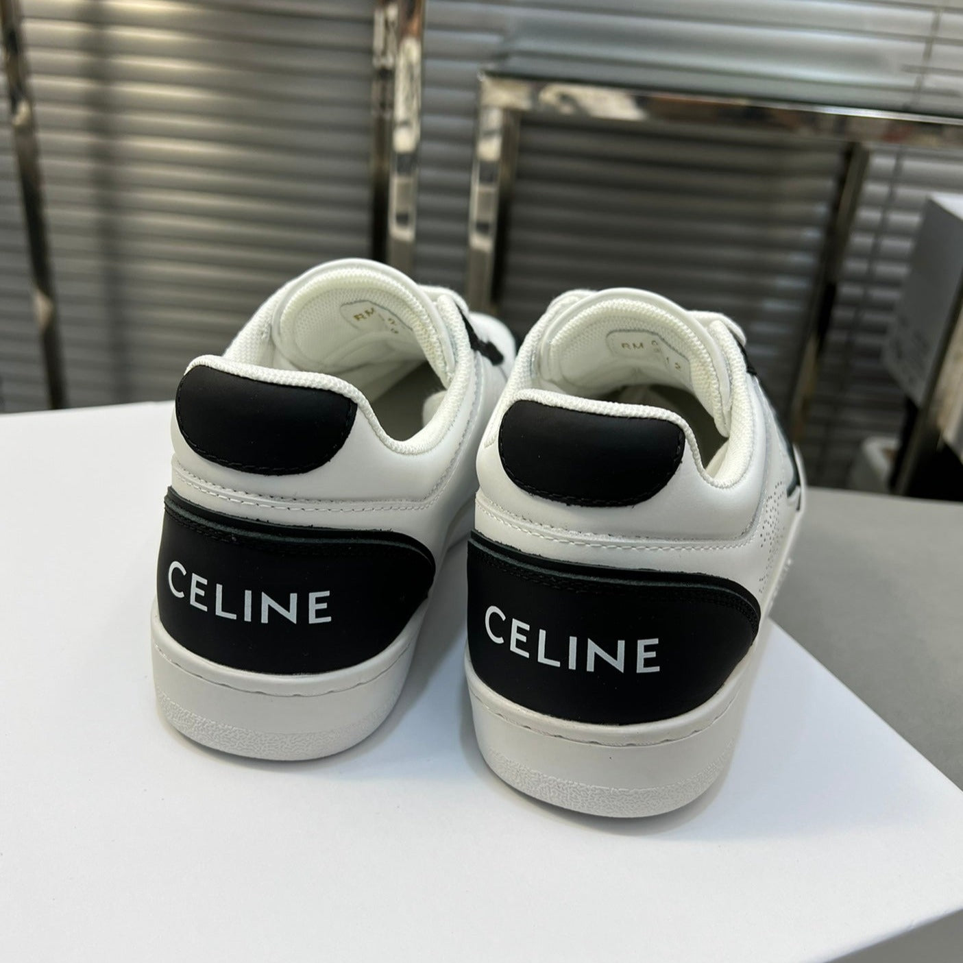 S-Sneakers