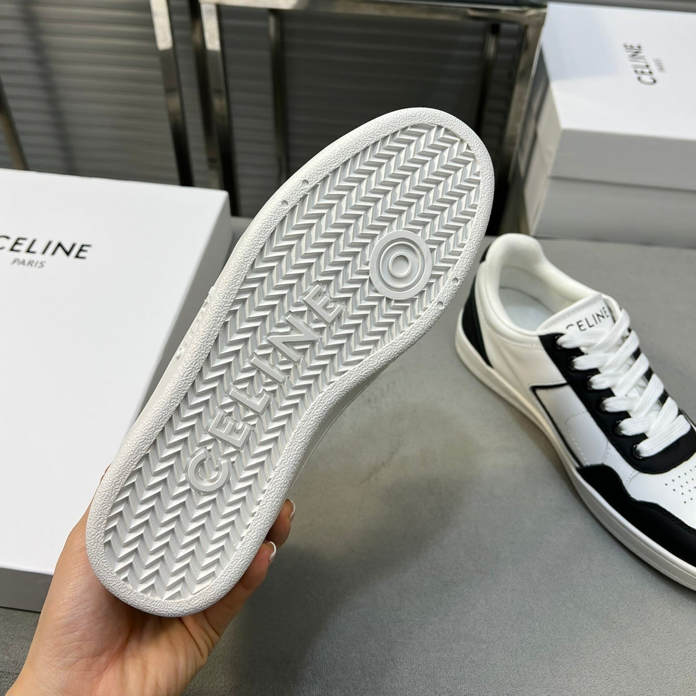 S-Sneakers