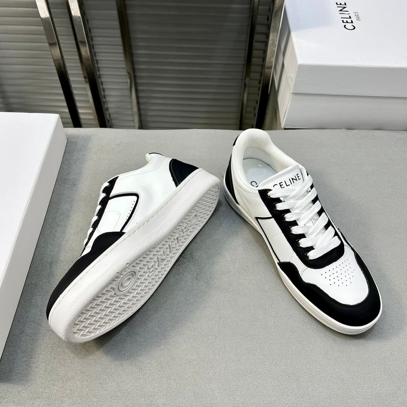 S-Sneakers