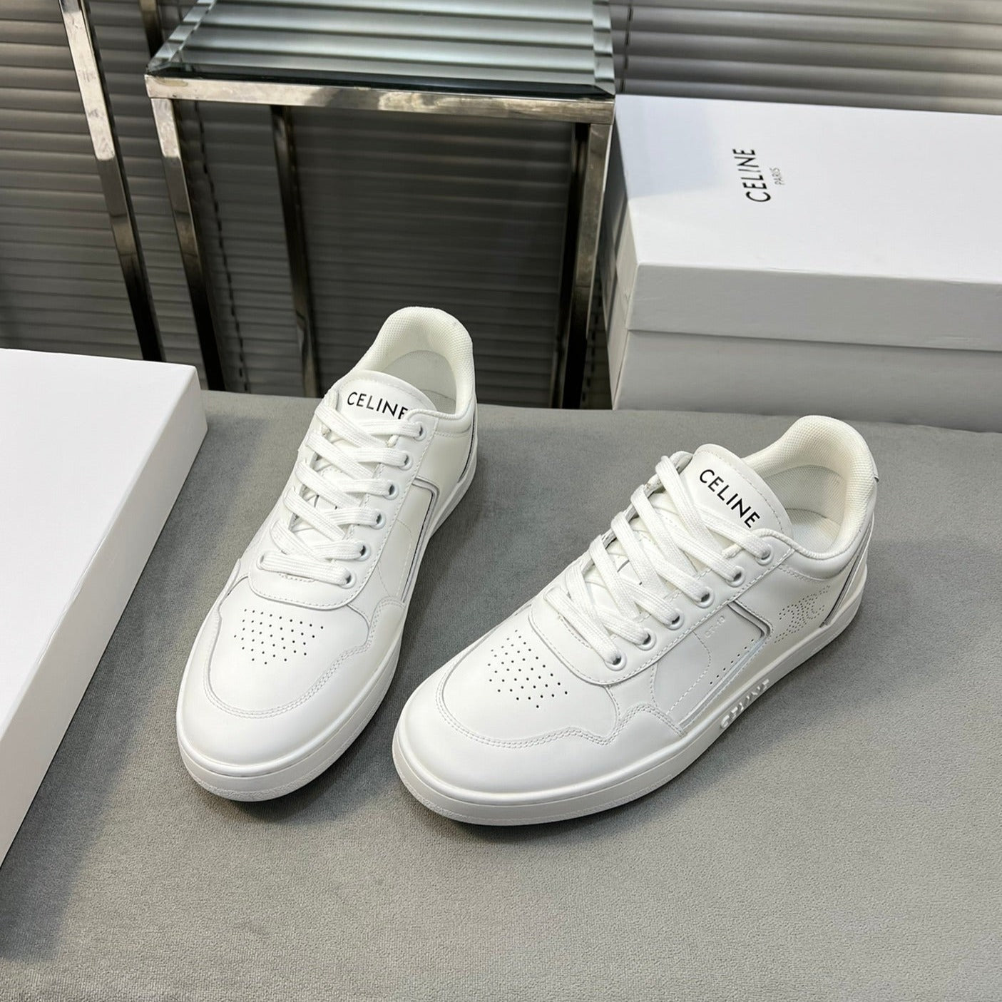 S-Sneakers