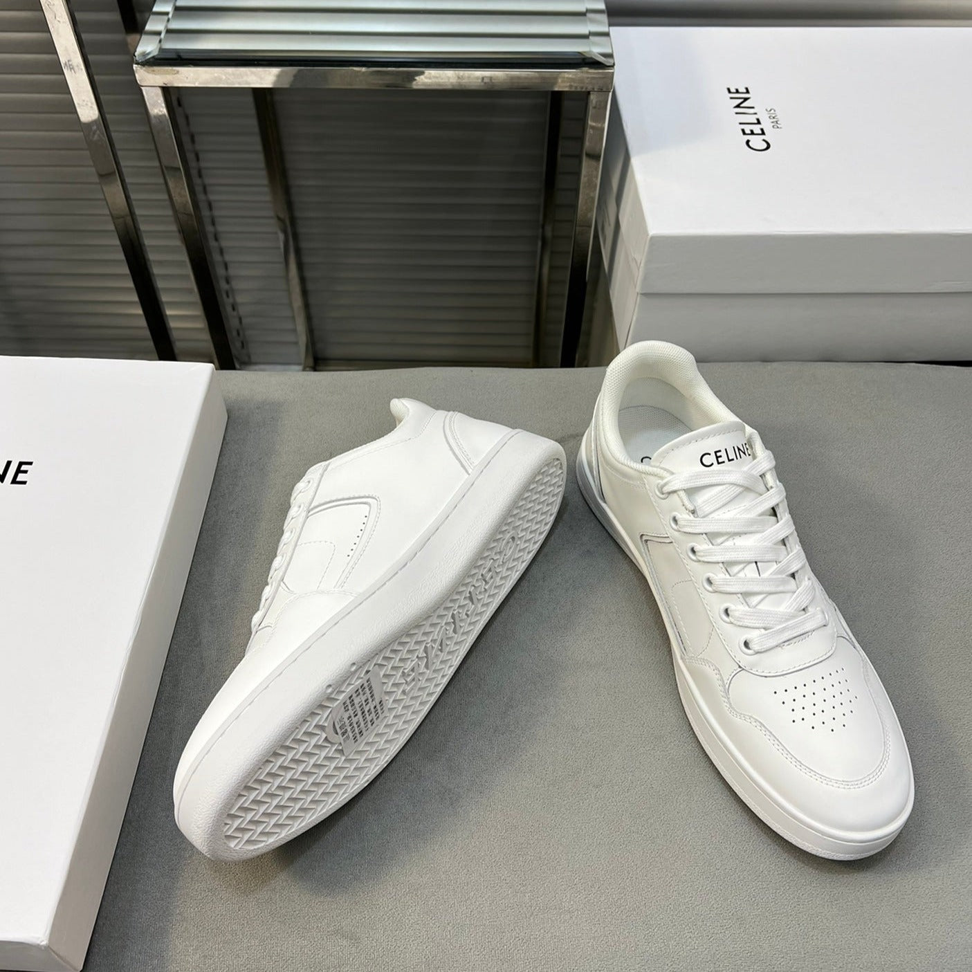 S-Sneakers