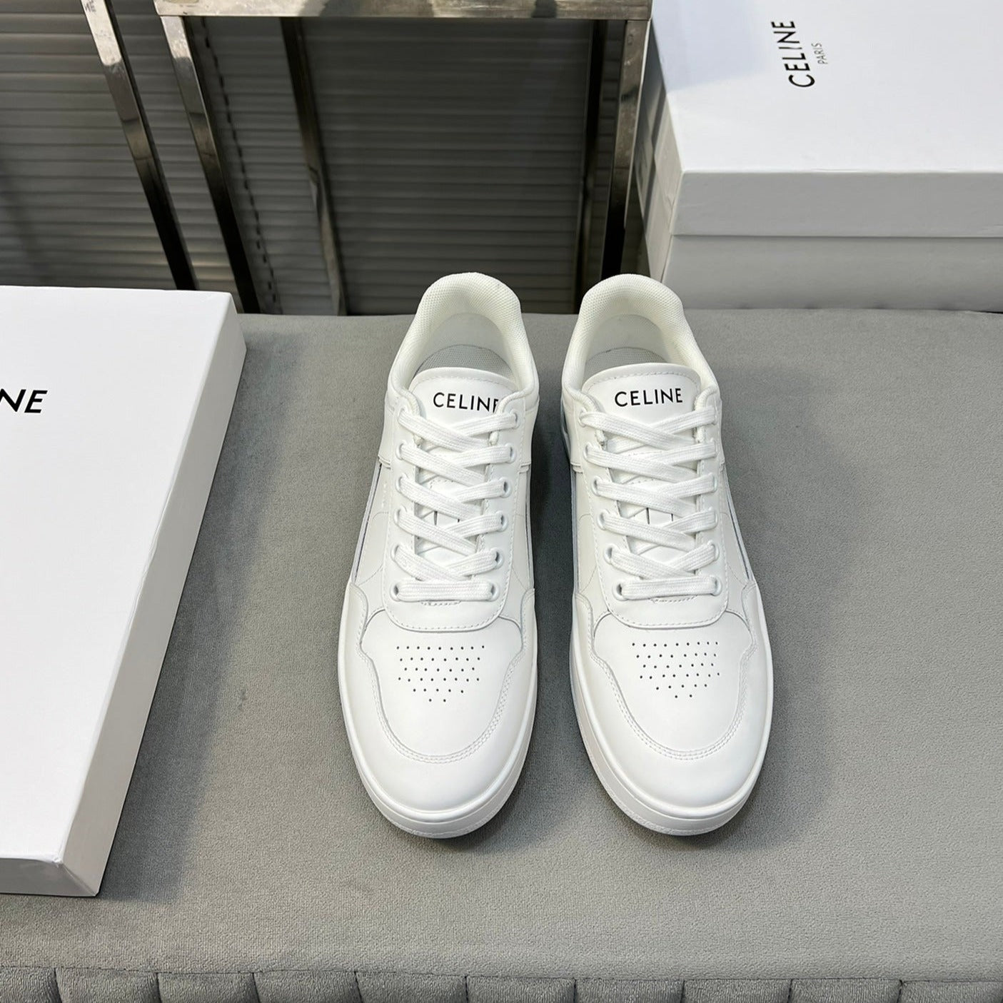 S-Sneakers