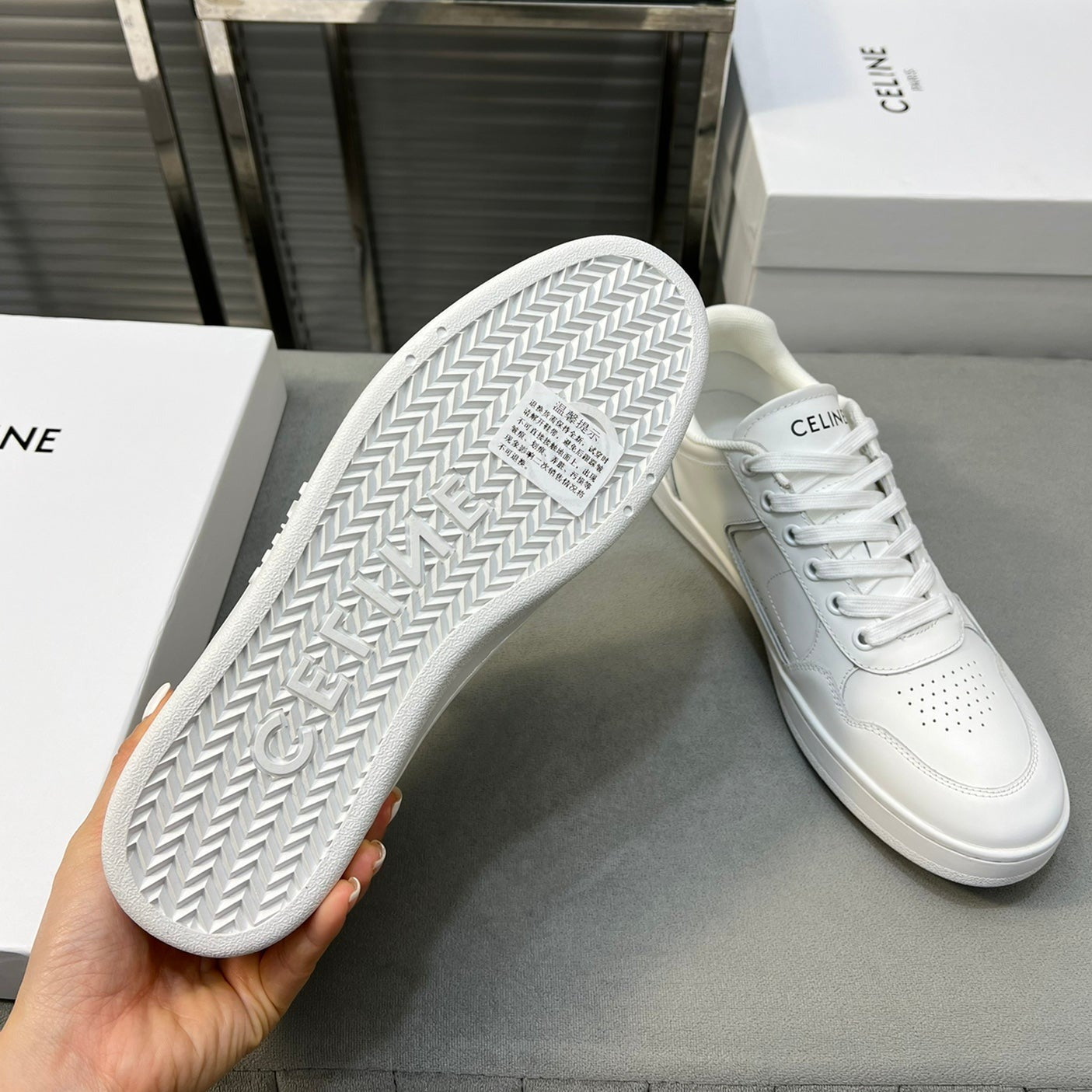S-Sneakers
