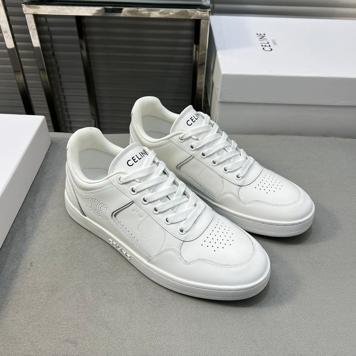 S-Sneakers