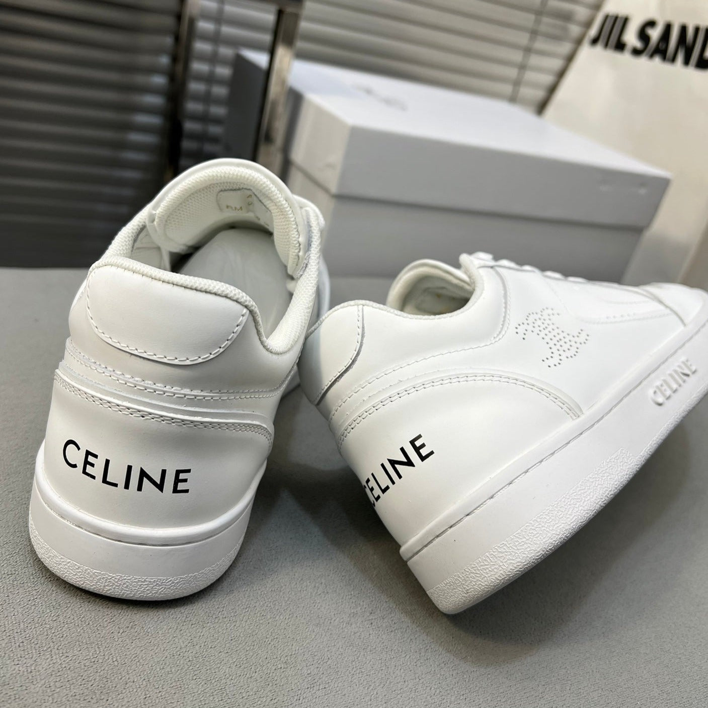 S-Sneakers