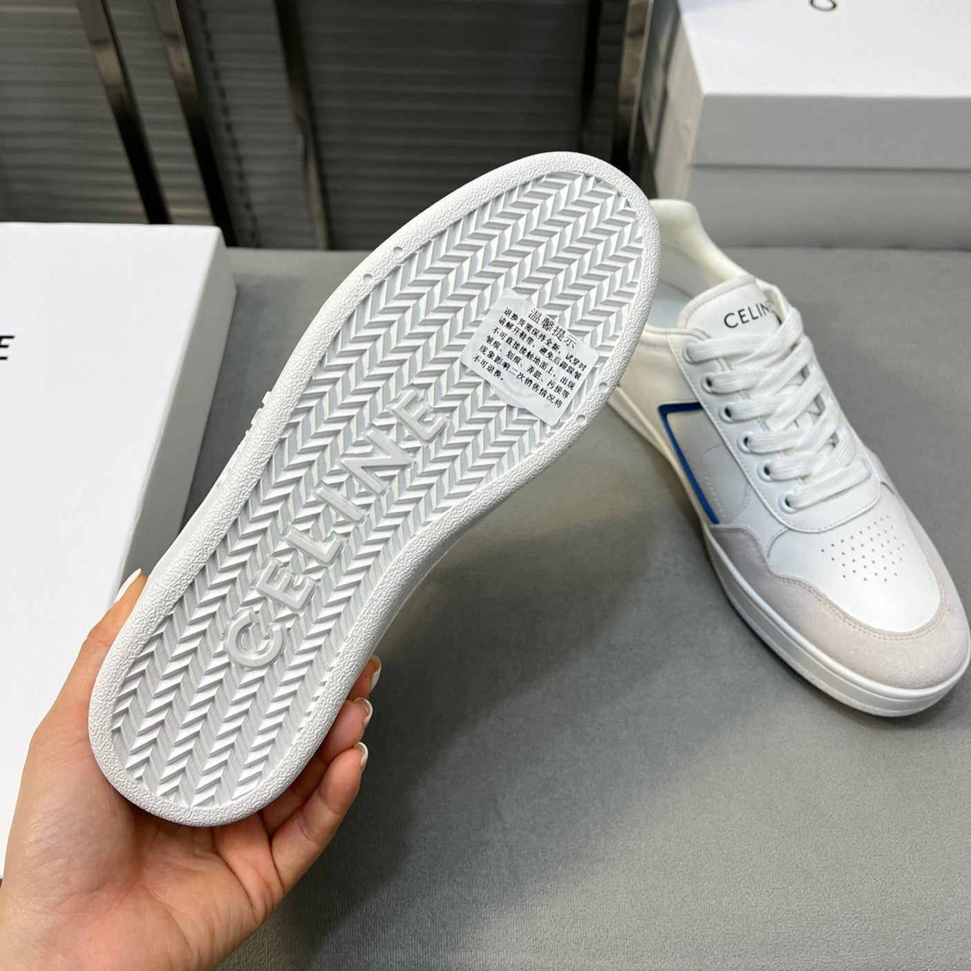 S-Sneakers