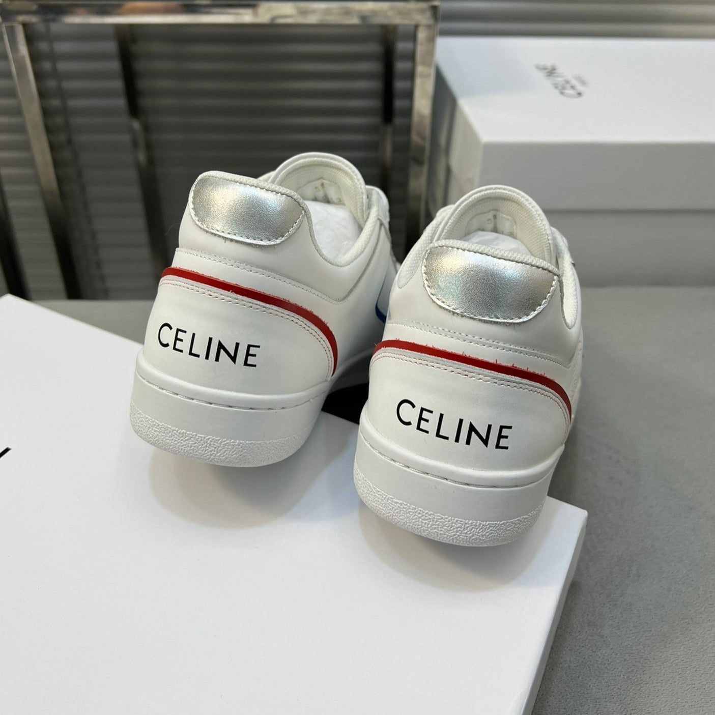 S-Sneakers